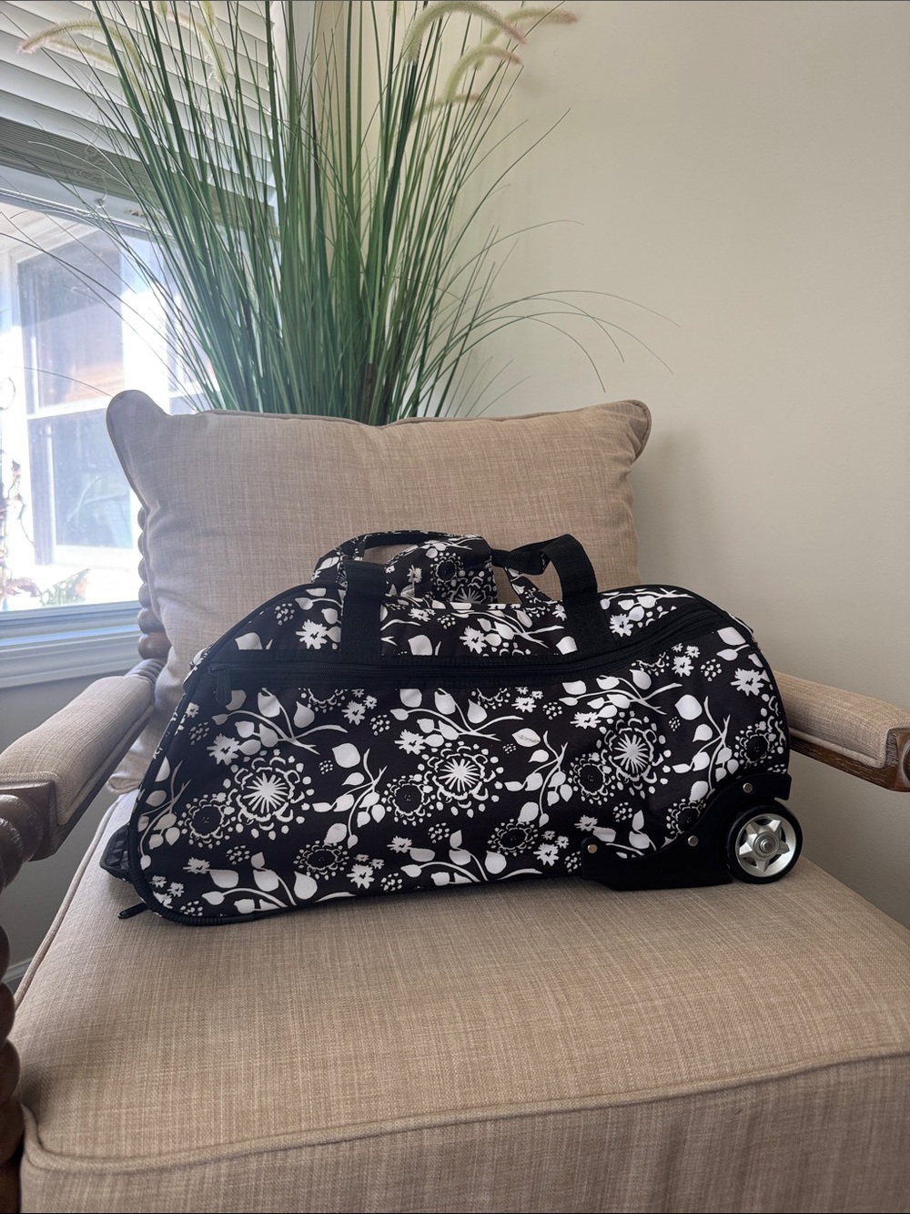 Thirty-One Roller Bag Suitcase Bag